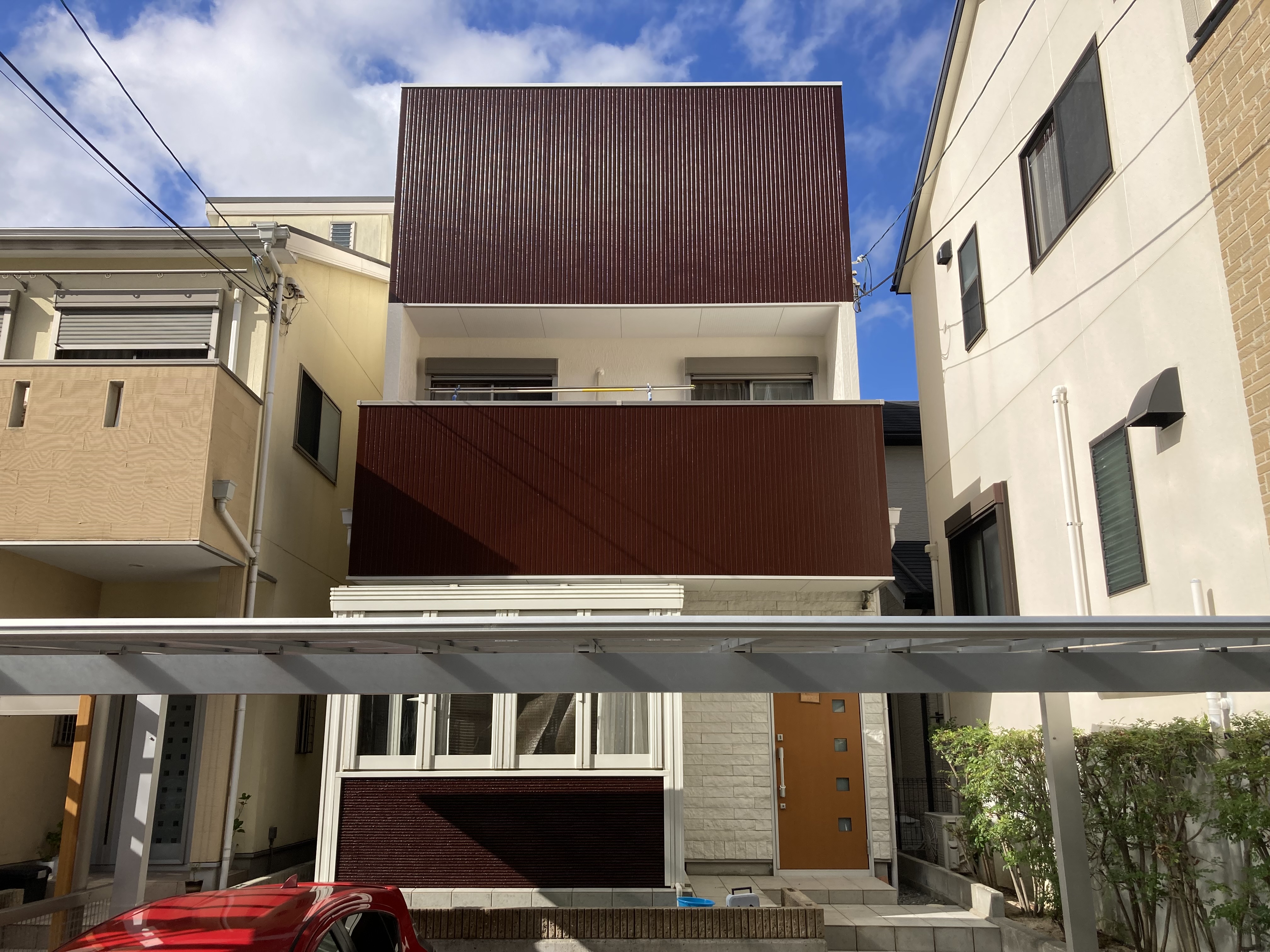 屋根塗装（無機塗料）、外壁塗装（ラジカルシリコン塗料）、シーリング打替、ベランダ防水