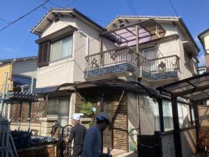 八尾市にて外壁塗装・新設戸袋取付・ベランダ防水・トタン屋根交換工事を致しました。
